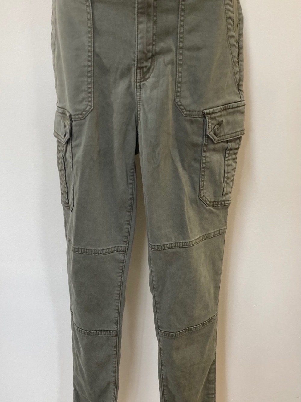 American Eagle Superstretch Cargo Pants, Army Green, Size 10 Regular